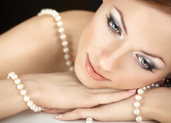 The girl with pearls